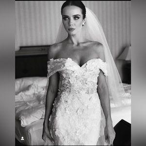 Nude coloured Modern veil